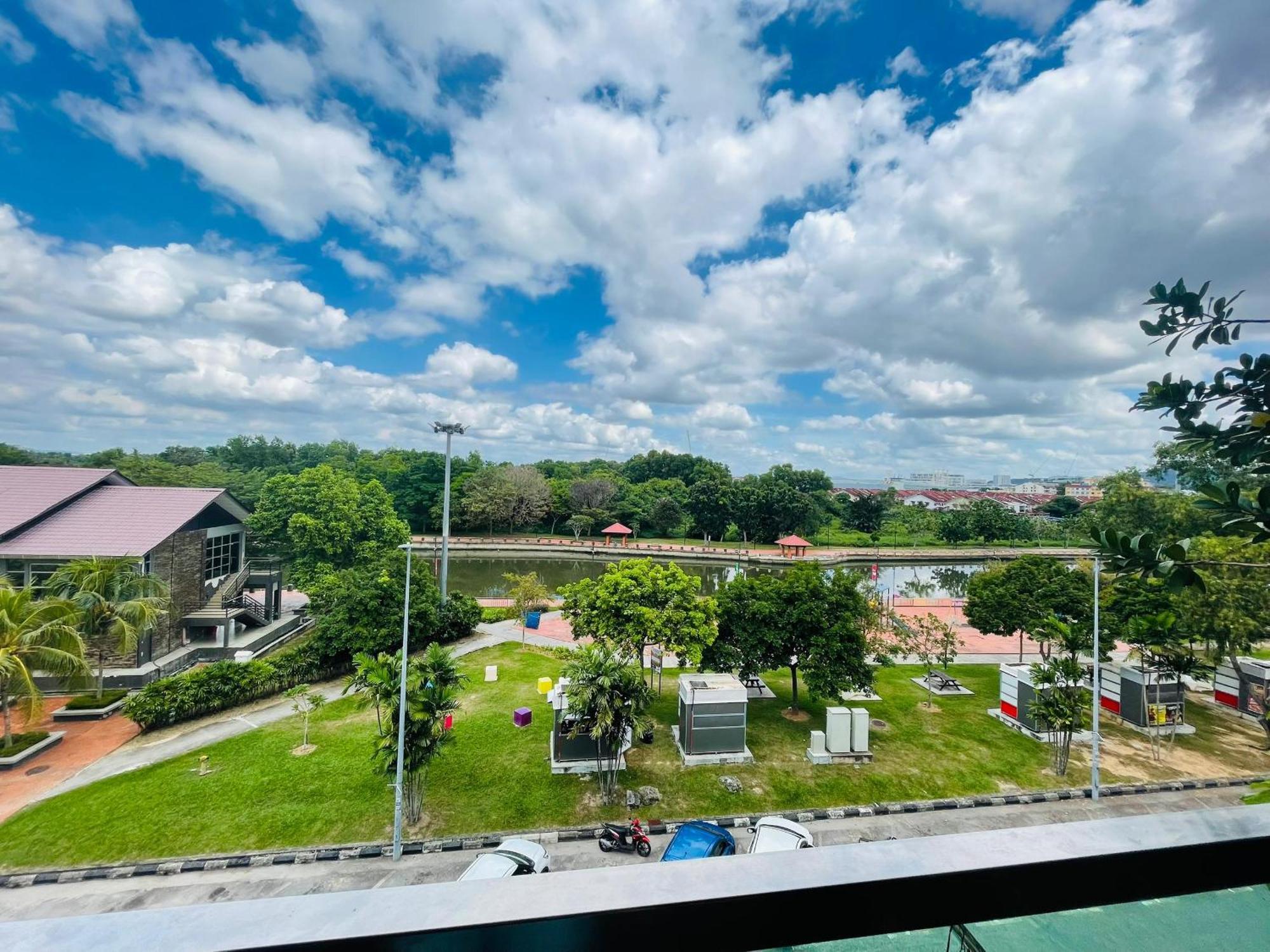 The Riverfront Hotel Malacca Exterior photo